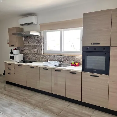 F5 3, Private Two Single Beds Shared Bathroom In Shared Flat