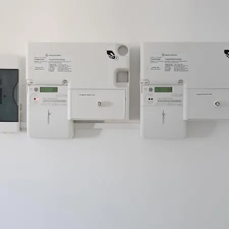 F5 3, Private Two Single Beds Shared Bathroom In Shared Flat *