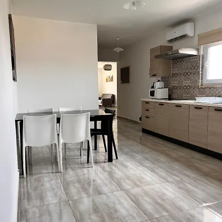F5 3, Private Two Single Beds Shared Bathroom In Shared Flat Kwatera prywatna Msida