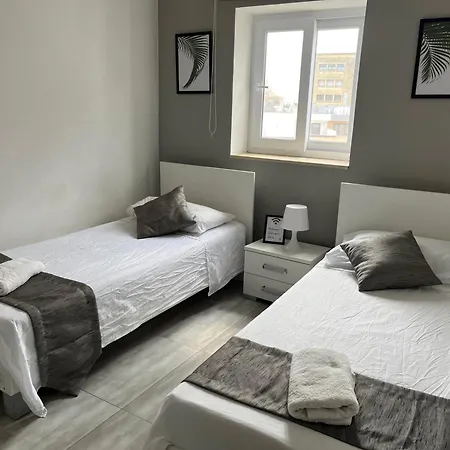 F5 3, Private Two Single Beds Shared Bathroom In Shared Flat