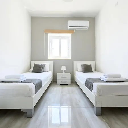 F5 3, Private Two Single Beds Shared Bathroom In Shared Flat Msida