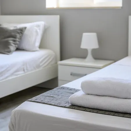 F5 3, Private Two Single Beds Shared Bathroom In Shared Flat Homestay Msida