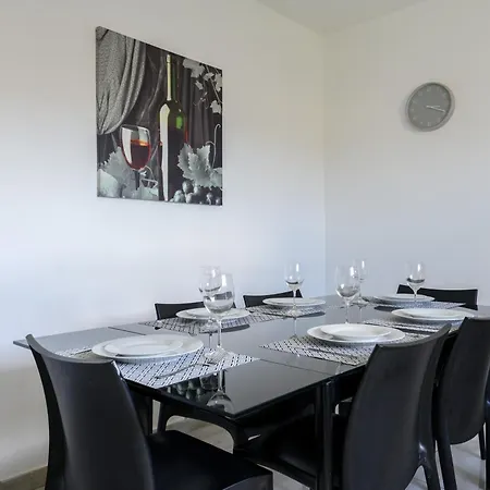 Homestay F5 3, Private Two Single Beds Shared Bathroom In Shared Flat