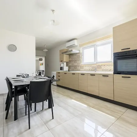 Homestay F5 3, Private Two Single Beds Shared Bathroom In Shared Flat Msida