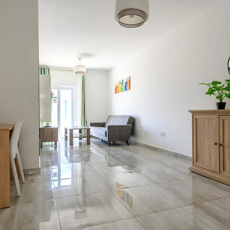 F5 3, Private Two Single Beds Shared Bathroom In Shared Flat Msida