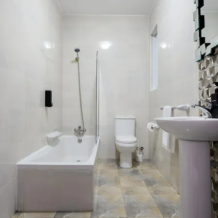 Homestay F5 3, Private Two Single Beds Shared Bathroom In Shared Flat *