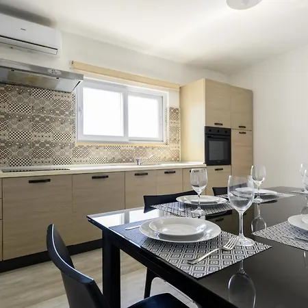 F5 3, Private Two Single Beds Shared Bathroom In Shared Flat Msida