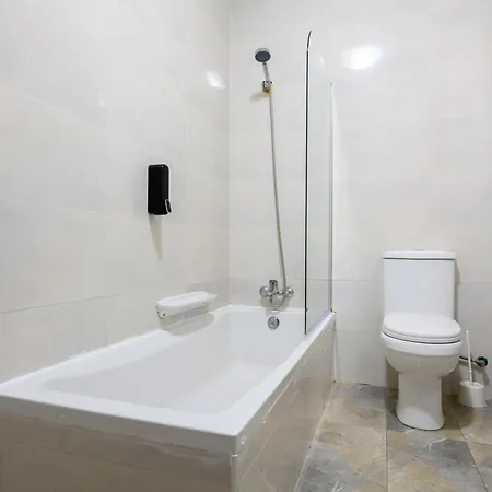 Homestay F5 3, Private Two Single Beds Shared Bathroom In Shared Flat