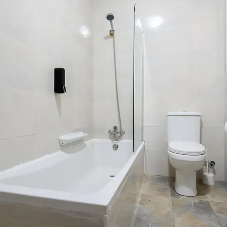 F5 3, Private Two Single Beds Shared Bathroom In Shared Flat *