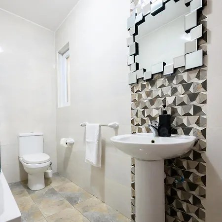 F5 3, Private Two Single Beds Shared Bathroom In Shared Flat Homestay Msida