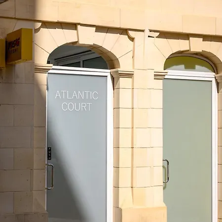 F5 3, Private Two Single Beds Shared Bathroom In Shared Flat *