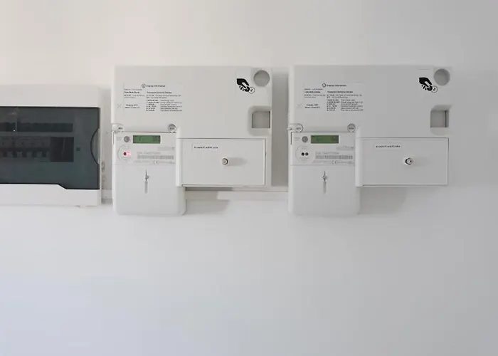 F5 3, Private Two Single Beds Shared Bathroom In Shared Flat *