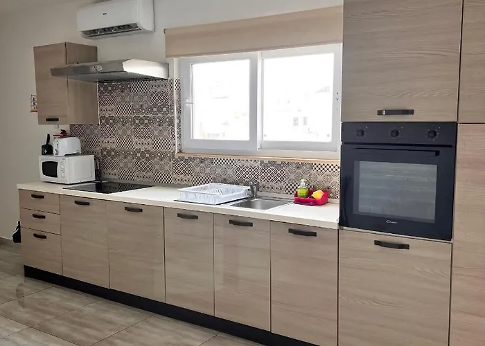 F5 3, Private Two Single Beds Shared Bathroom In Shared Flat