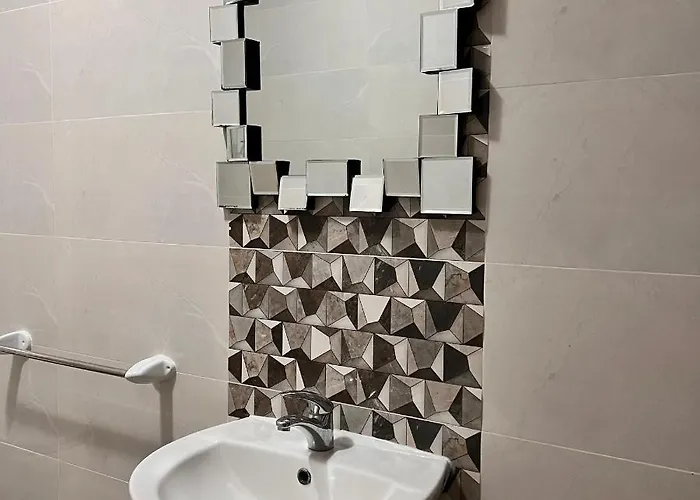 F5 3, Private Two Single Beds Shared Bathroom In Shared Flat *