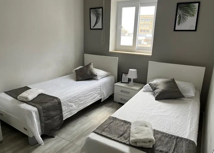 F5 3, Private Two Single Beds Shared Bathroom In Shared Flat