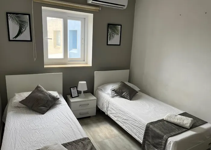 F5 3, Private Two Single Beds Shared Bathroom In Shared Flat